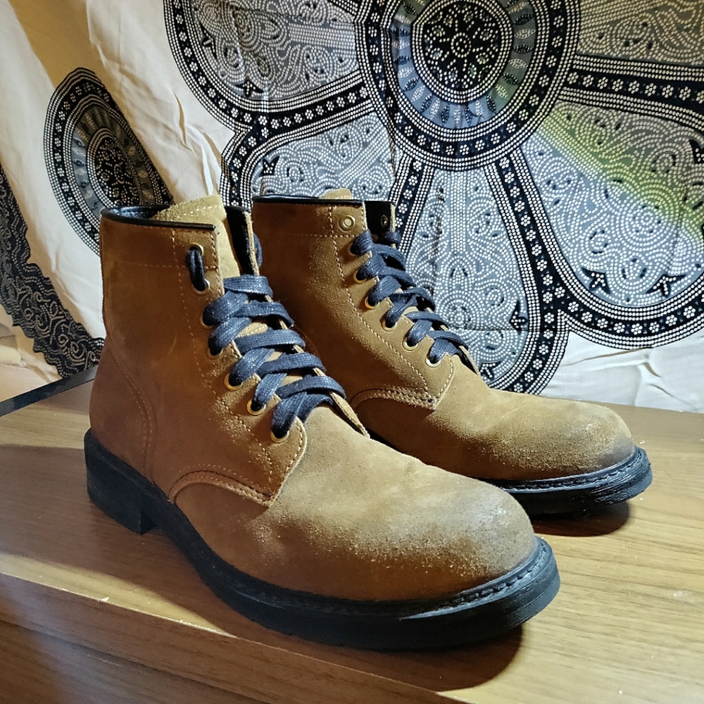 Like new Frye men's boots brown suede leather size 10.5, rough out suede, tan.